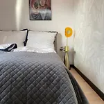 Piper Gold Targi Апартаменты *