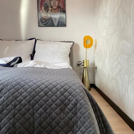 Piper Gold Targi Apartment *