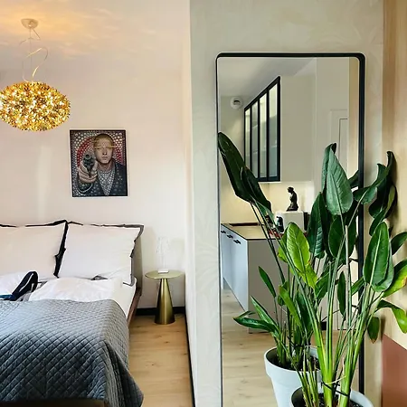 Piper Gold Targi Apartment