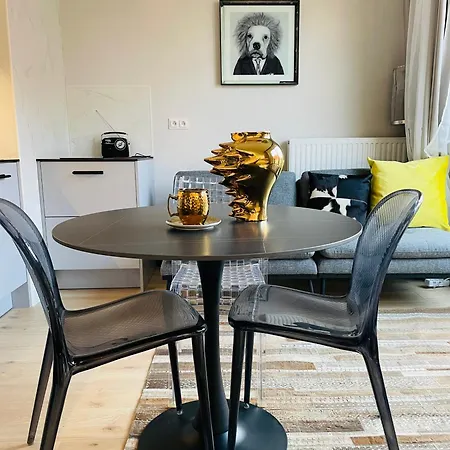 Apartment Piper Gold Targi *